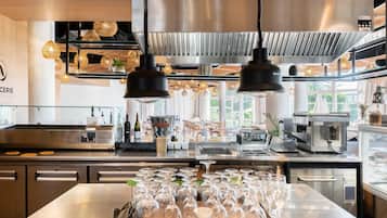 Der serveres morgenmad, frokost og aftensmad