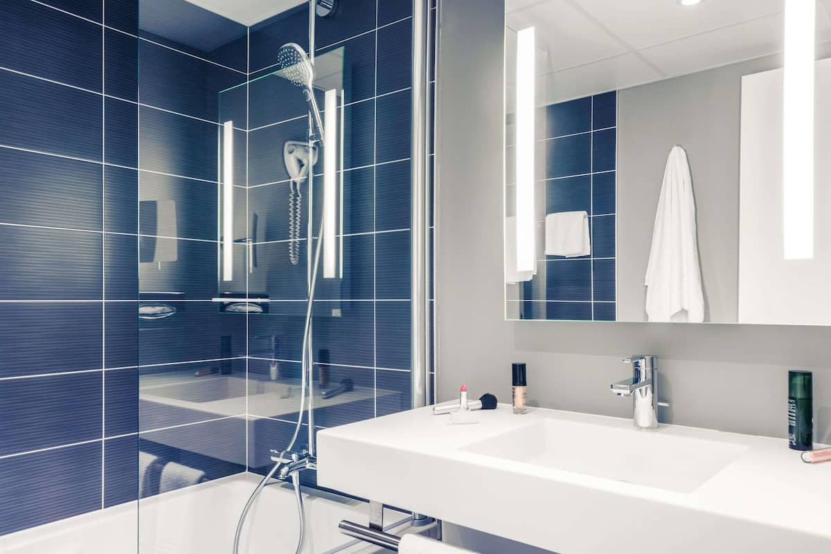 Privilege, Habitación, 1 cama matrimonial y sofá cama | Ropa de cama de alta calidad y minibar