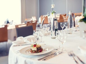Frühstück, Mittagessen, Abendessen, französische Küche 