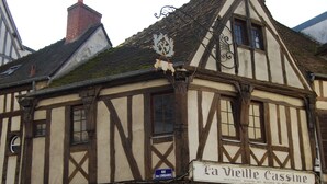 A traditional half-timbered building with a sign reading "La Vieille Cassine." - Mercure Compiegne Sud (Lacroix-Saint-Ouen)