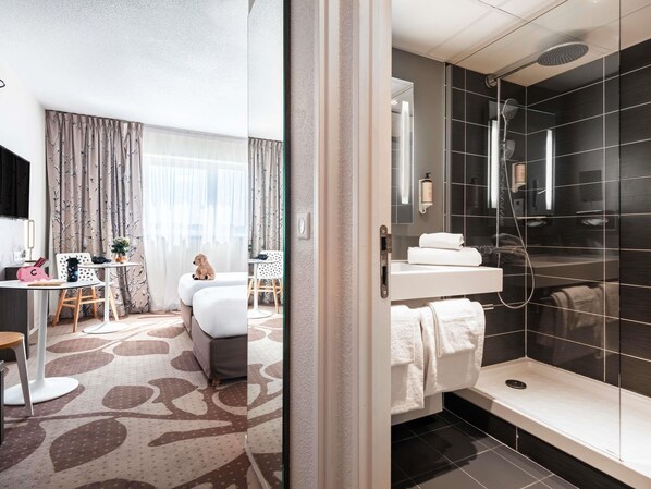 Ropa de cama de alta calidad y minibar 