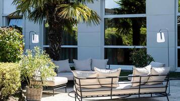 Breakfast, lunch, dinner served; French cuisine