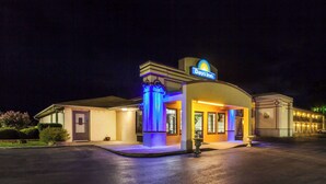 A motel with a 'Days Inn' sign, a parking lot, and a well-lit entrance. - Days Inn by Wyndham El Reno (El Reno)