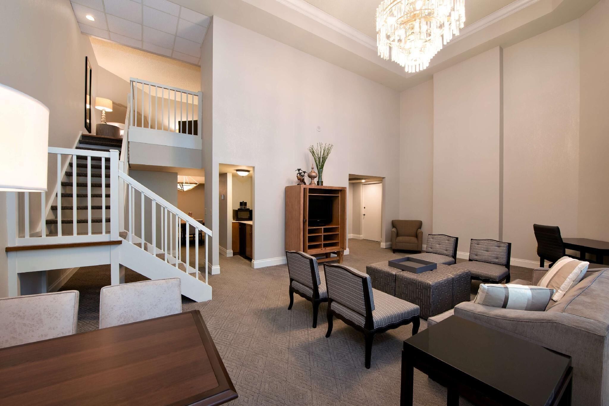 Area soggiorno | TV a schermo piatto 27 pollici con canali via cavo, TV