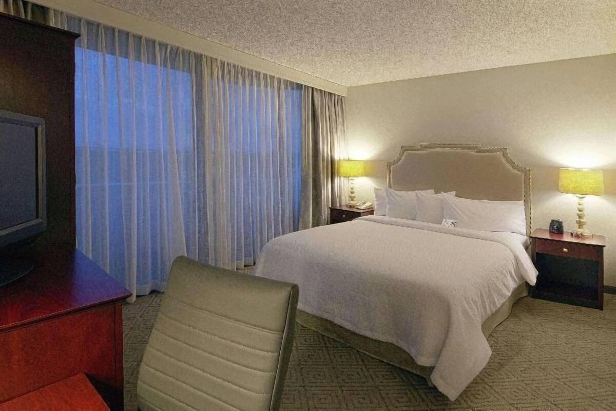 1 bedroom, hypo-allergenic bedding available, in-room safe, desk