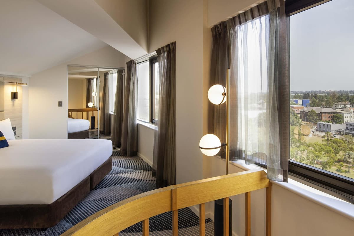 خزنة داخل الغرفة ومكتب ومكواة/لوح كي وواي فاي مجانًا