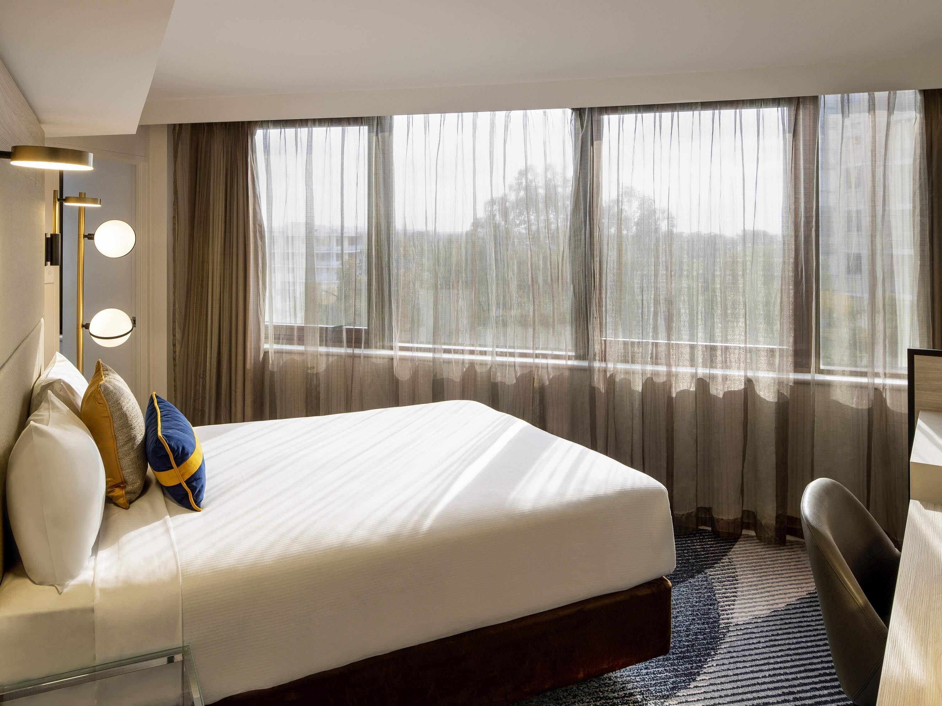 Standard Room, 1 Queen Bed | In-room safe, desk, iron/ironing board, free WiFi