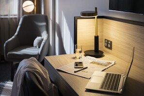 客房内保险箱、办公桌、熨斗/熨衣板、免费 WiFi