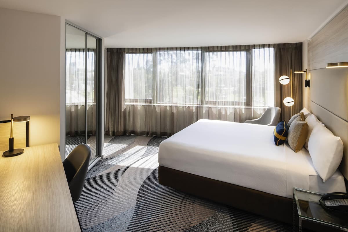 Quarto superior, 1 cama King | Cofres nos quartos, escrivaninha, ferros/tábuas de passar roupa