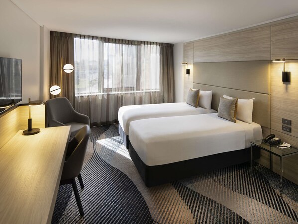 In-room safe, desk, iron/ironing board, free WiFi - Novotel Sydney Parramatta (Parramatta)