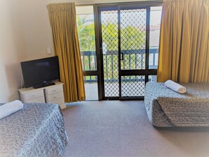 2 Bedroom Family Unit with Terrace | Laptop workspace, blackout drapes, iron/ironing board, free WiFi - Miners Lodge Motor Inn (West Mackay)