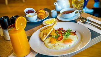 Desayuno buffet todos los días (con cargo)