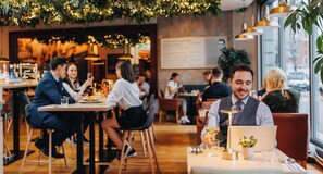 Petit déjeuner, déjeuner et dîner servis sur place
