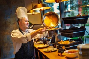 Breakfast, lunch and dinner served - Plaza Prague Hotel - Czech Leading Hotels (Prague)