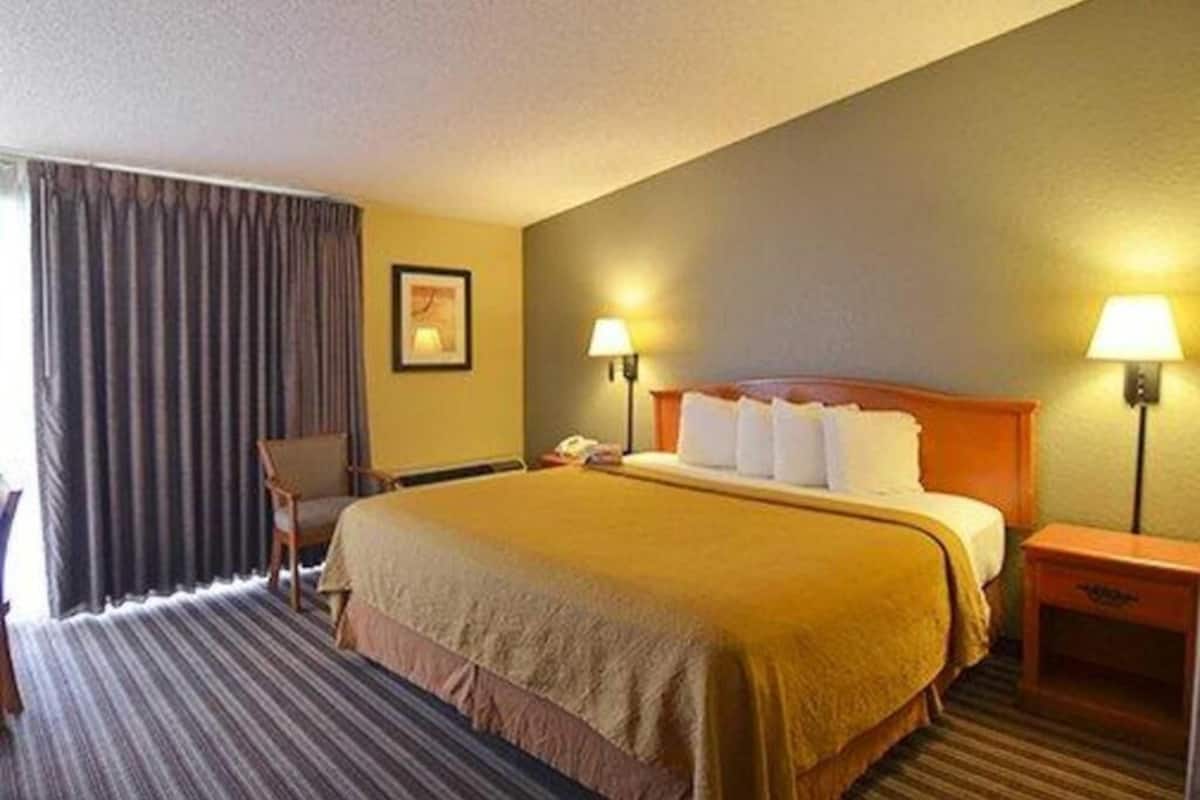 Hypo-allergenic bedding, in-room safe, individually decorated