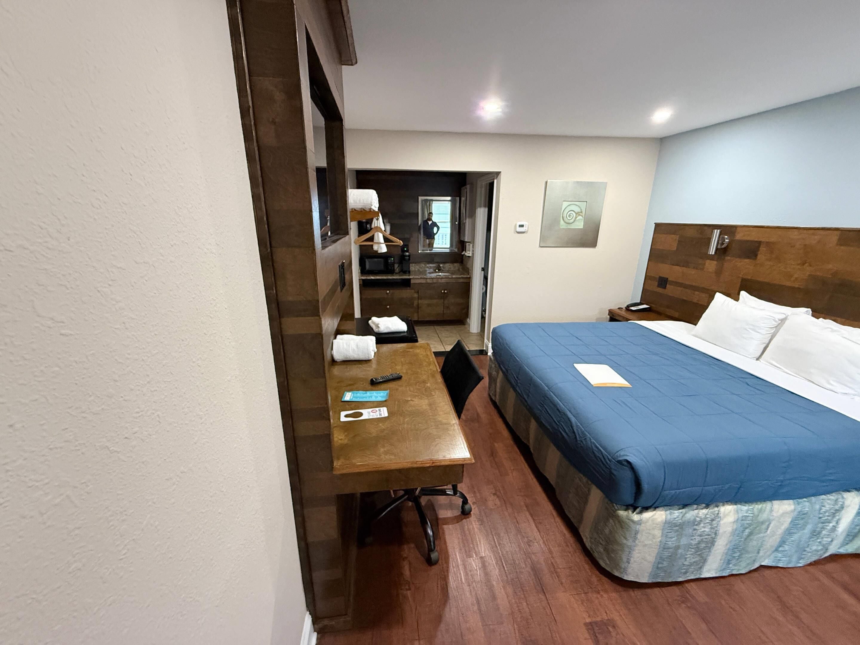 Individuelt innredet, skrivebord, strykejern/-brett og wi-fi (inkludert)