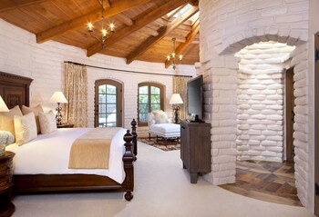 Room (Hacienda) | Premium bedding, free minibar, in-room safe, individually decorated at Rancho Valencia Resort and Spa