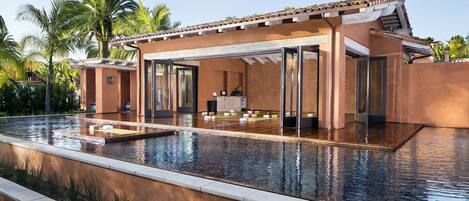 2 utendørsbassenger