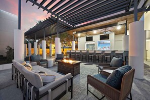 3 bars/lounges, rooftop bar