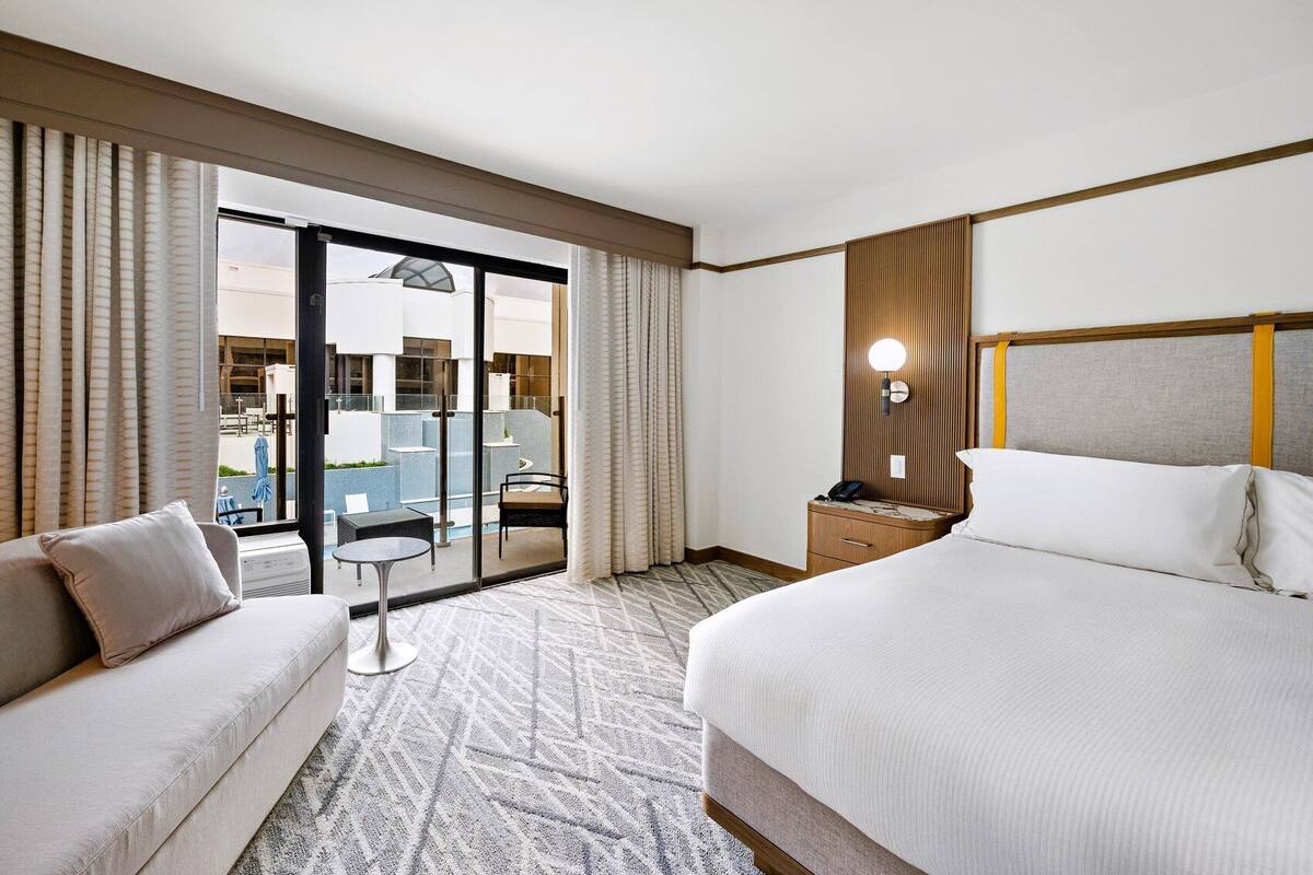 Egyptian cotton sheets, premium bedding, down comforters, pillowtop beds