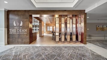 3 restaurants, breakfast served