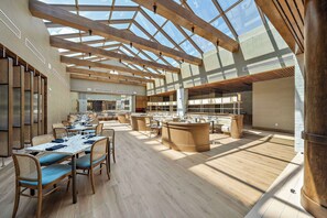 3 restaurants; breakfast and dinner served 