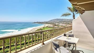 Egyptian cotton sheets, premium bedding, pillowtop beds, in-room safe