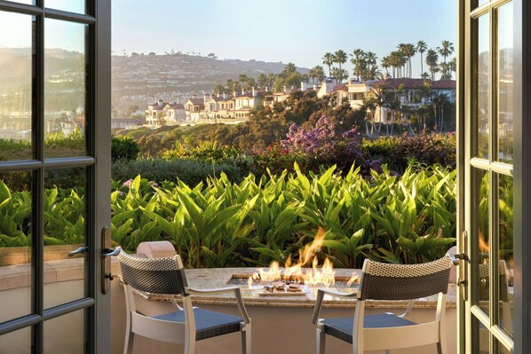 Egyptian cotton sheets, premium bedding, pillow-top beds, in-room safe - The Ritz-Carlton, Laguna Niguel (Dana Point)