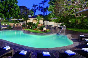 2 outdoor pools