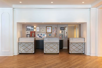 Hotel entrance and lobby at The Royal Sonesta Chicago Downtown
