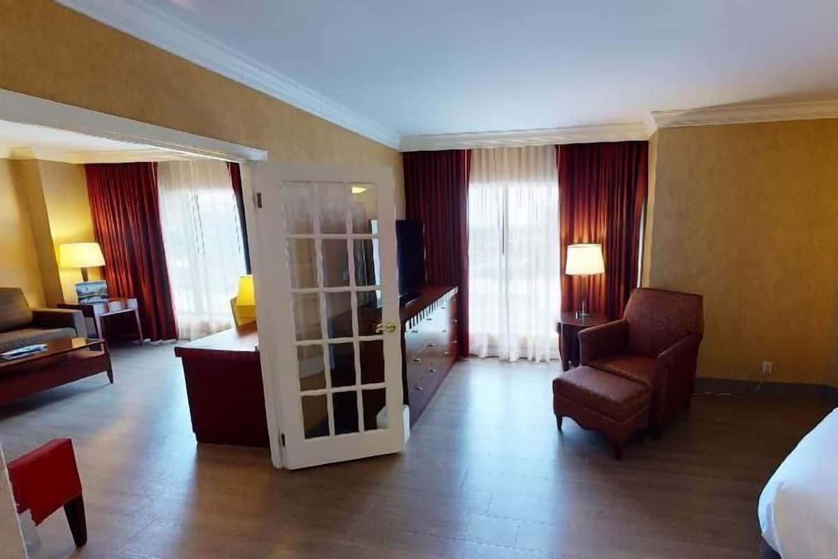 Premium bedding, pillowtop beds, in-room safe, desk