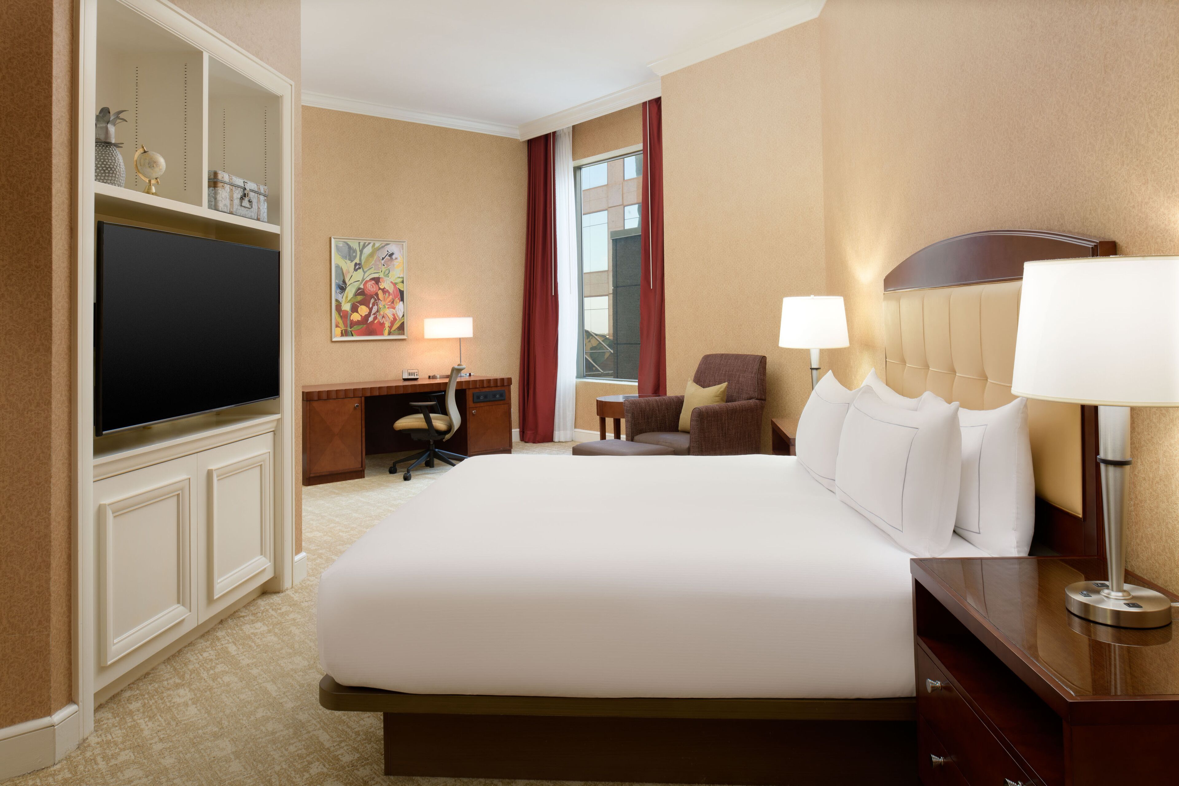 studio suite, 1 king bed, corner | 1 bedroom, premium bedding, pillow-top beds, in-room safe