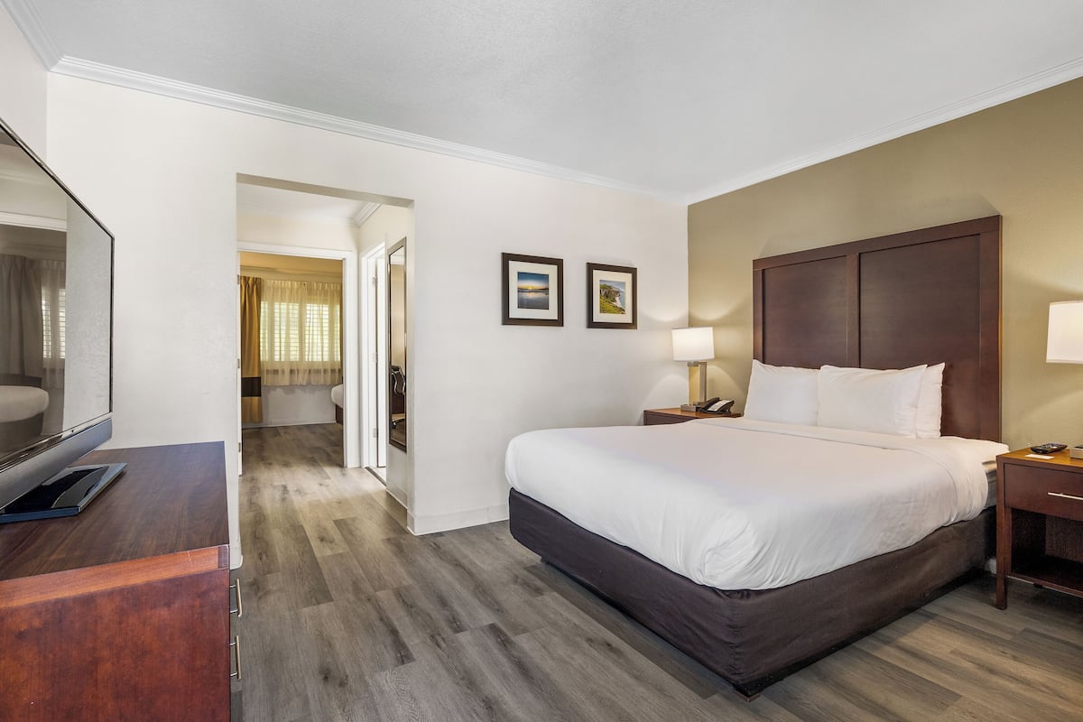 Room, Multiple Beds, Non Smoking | Desk, iron/ironing board, free cribs/infant beds, rollaway beds