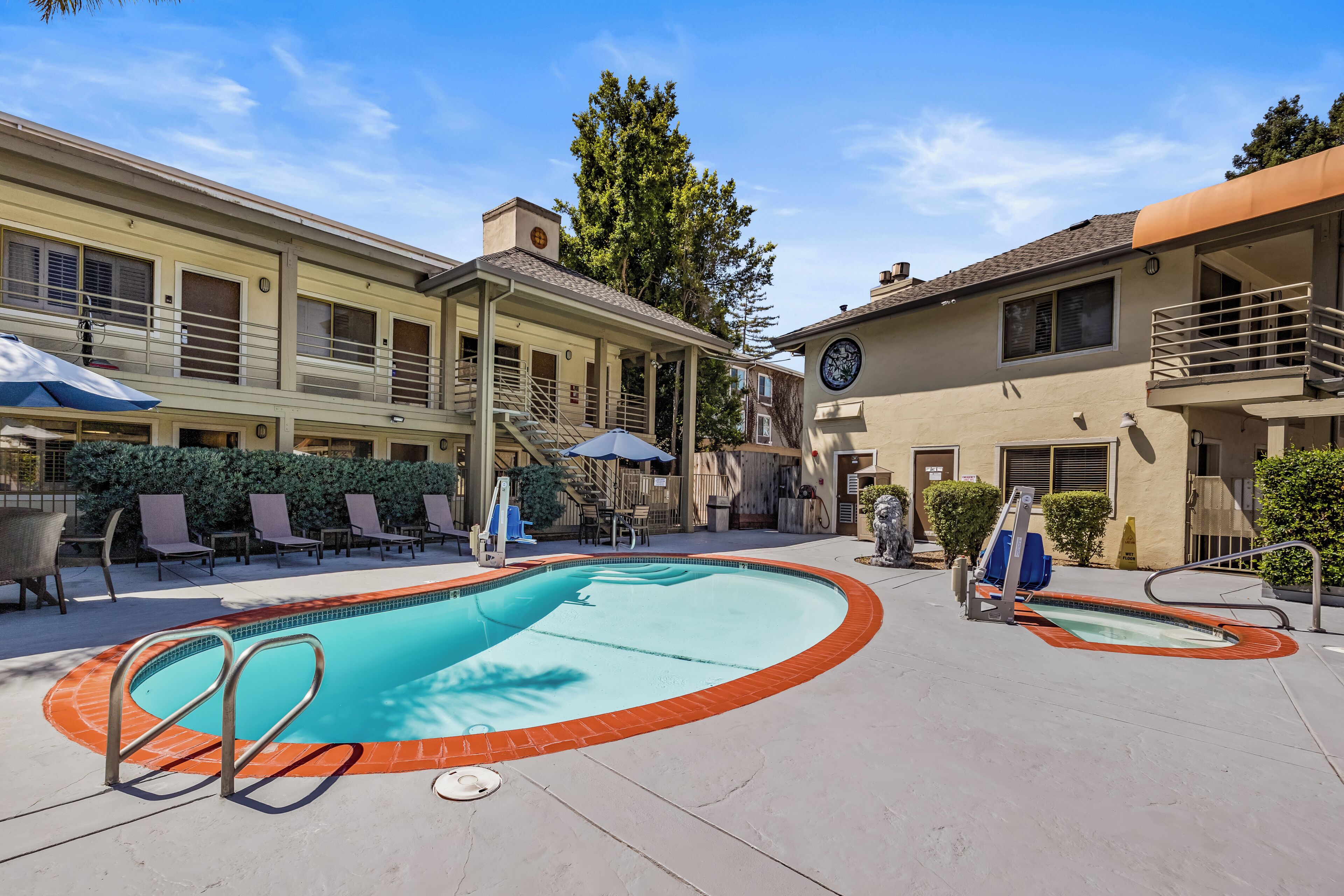 outdoor pool, open 10:00 am to 9:00 pm, pool umbrellas, pool loungers