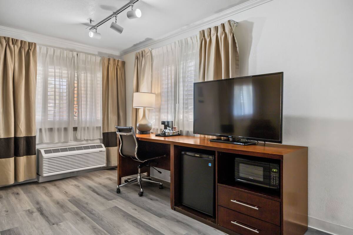 suite, 1 king bed, non smoking | desk, iron/ironing board, free cots/infant beds, rollaway beds