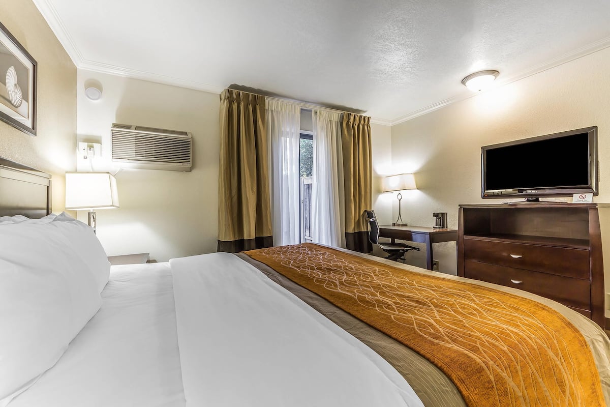 Quarto, várias camas, para não fumantes | Escrivaninha, ferros/tábuas de passar roupa, berços grátis