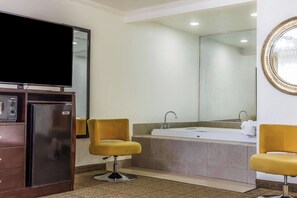 Suite, 1 King Bed, Non Smoking
