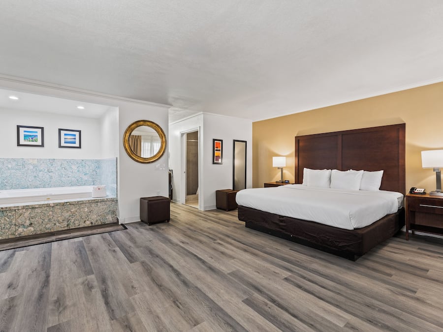 Suite, 1 King Bed, Non Smoking