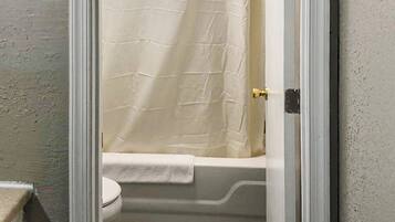 Room, 1 Queen Bed | Bathroom | Free toiletries, towels