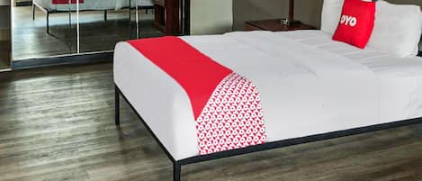 Room, 1 Queen Bed | Bed sheets