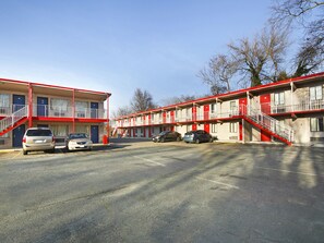 Free self-parking - OYO Hotel Petersburg VA I-95 & E Washington St (Petersburg)