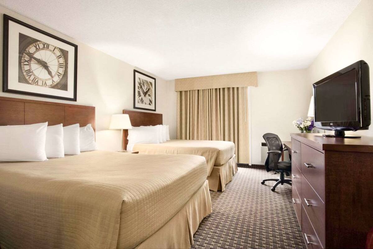 Standard Room, 2 Queen Beds, Non Smoking (1st Floor)