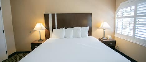 Room, 1 King Bed | Desk, laptop workspace, iron/ironing board, free WiFi