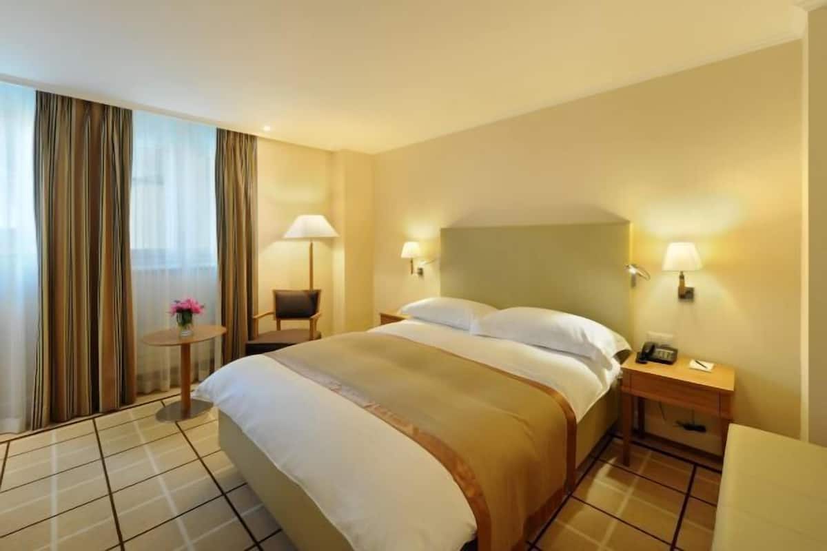 Minibar, in-room safe, soundproofing, iron/ironing board