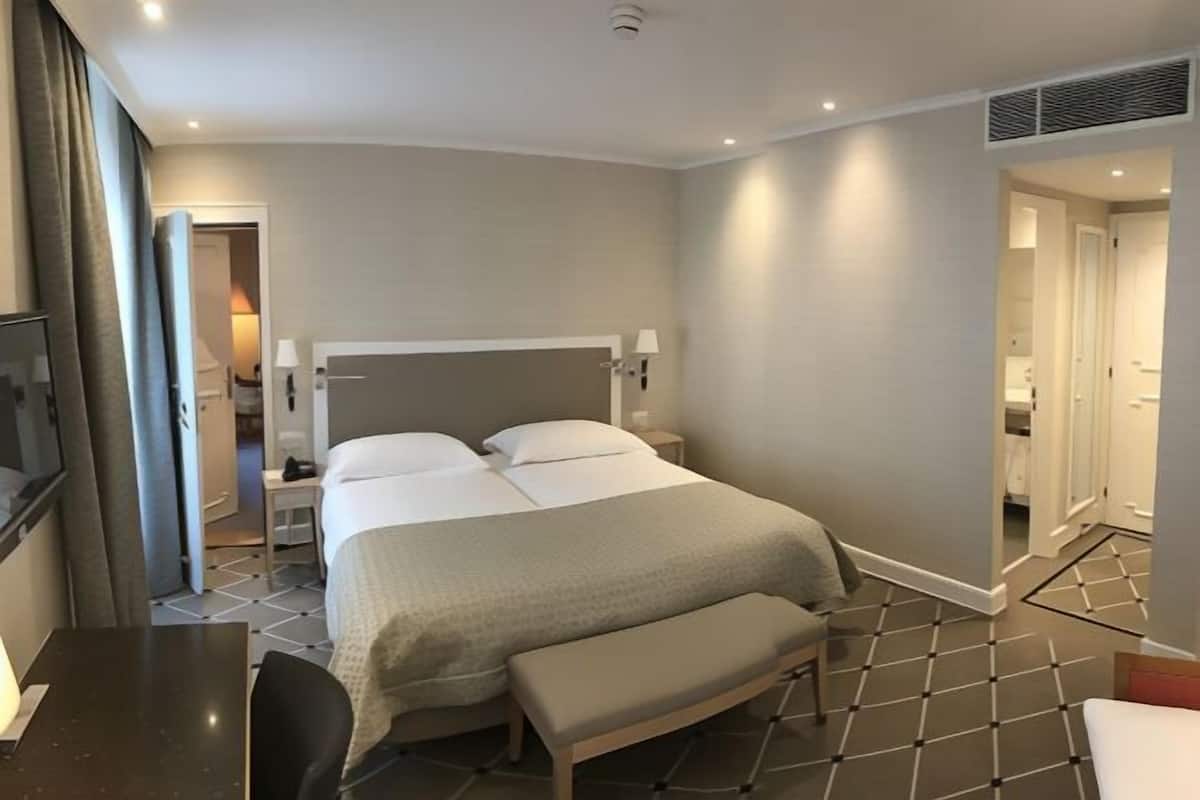 Minibar, in-room safe, soundproofing, iron/ironing board