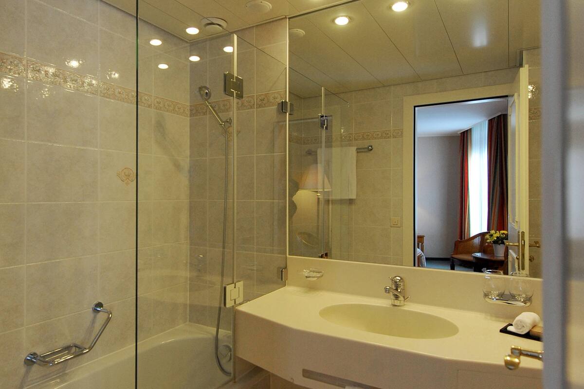 double room | bathroom | free toiletries, hair dryer, towels