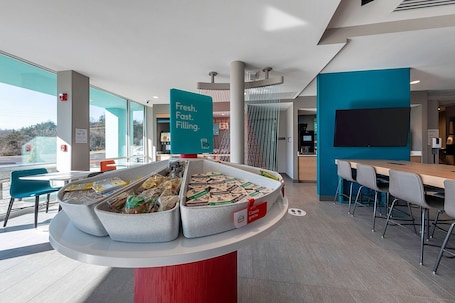 Free daily continental breakfast