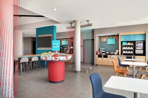 Tägliches inbegriffenes kontinentales Frühstück