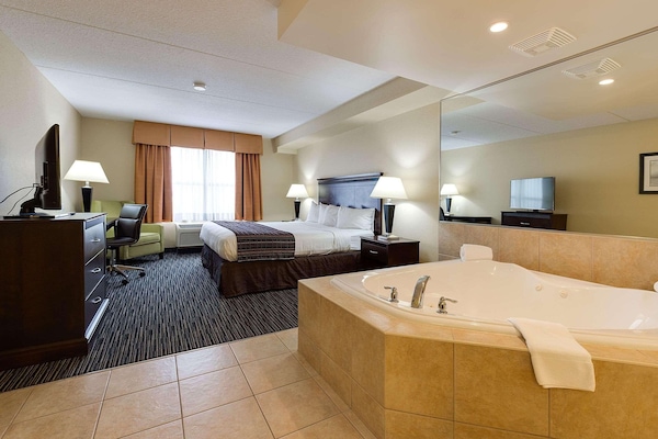 Suite, 1 King Bed, Non Smoking, Jetted Tub | Premium bedding, desk, laptop workspace, blackout drapes