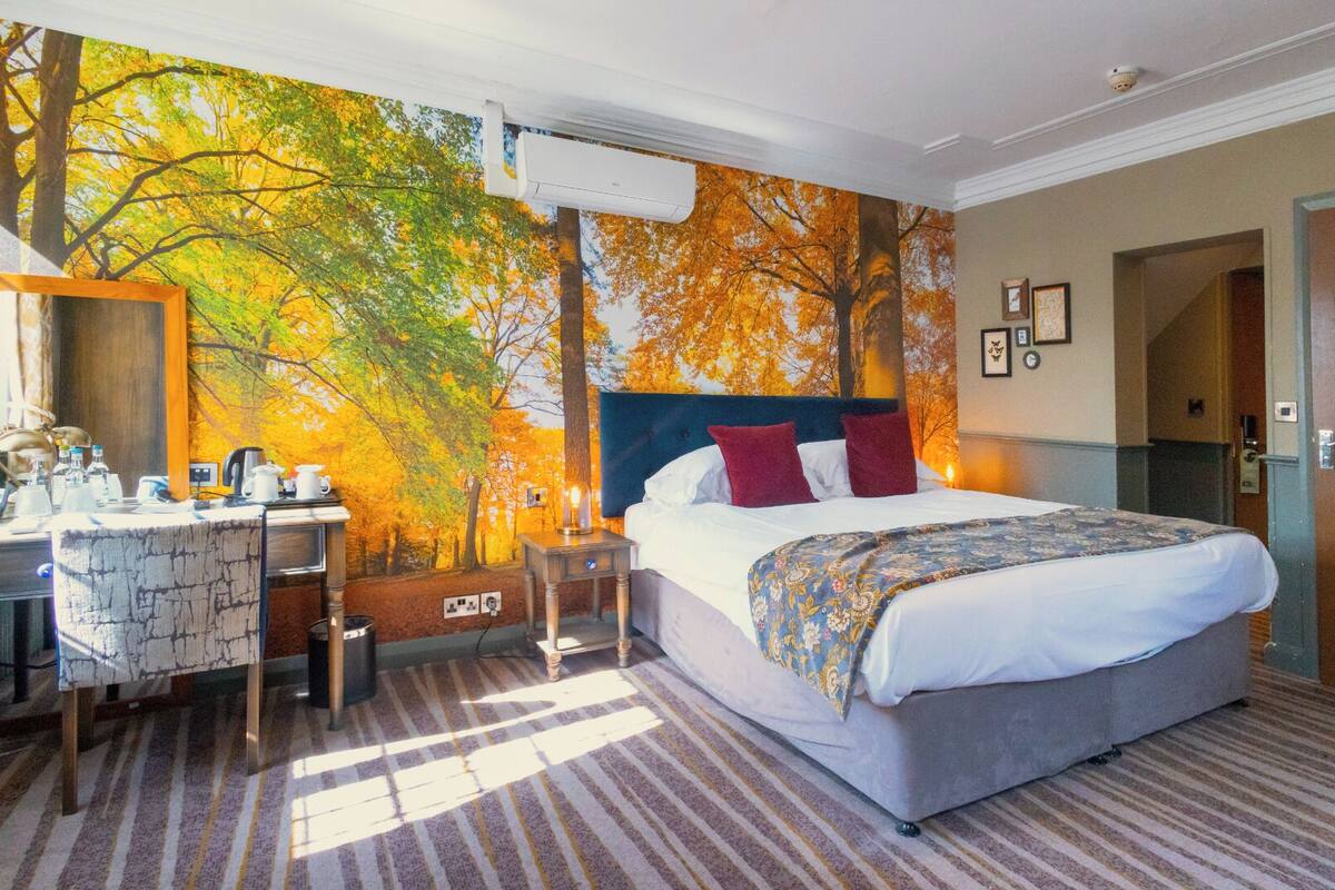 Signature Club Double Room | خزنة داخل الغرفة ومكتب وتجهيزات عازلة للصوت ومكواة/لوح كي